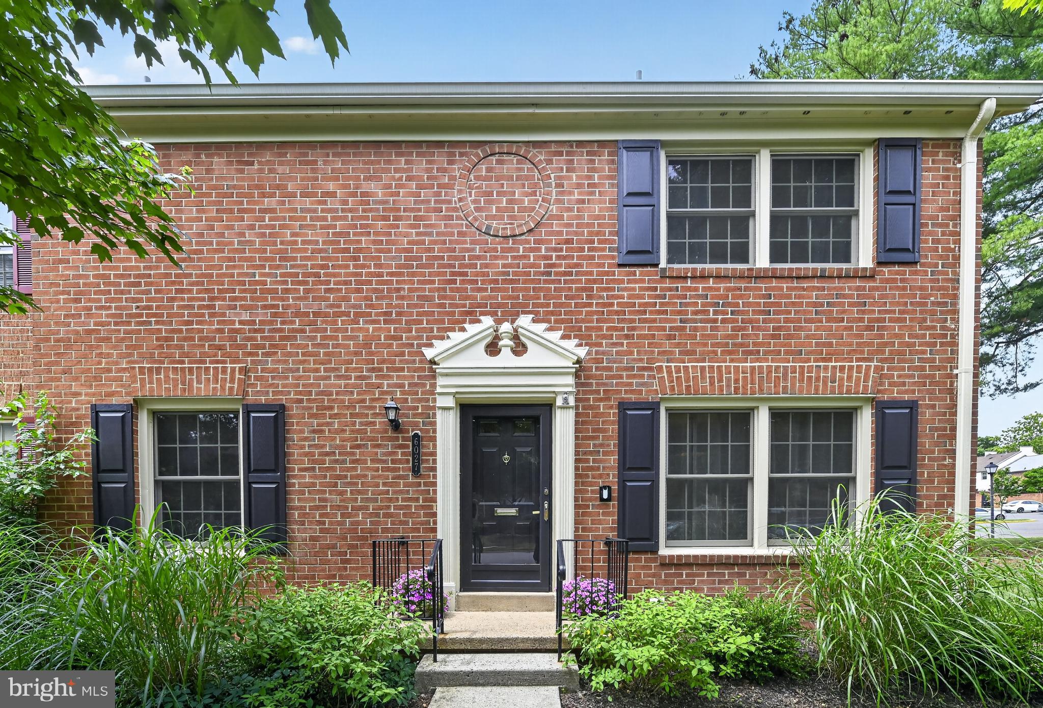 6027 Queenston Street Springfield, VA 22152 - Photo 2 of 34 Charlestown Charm