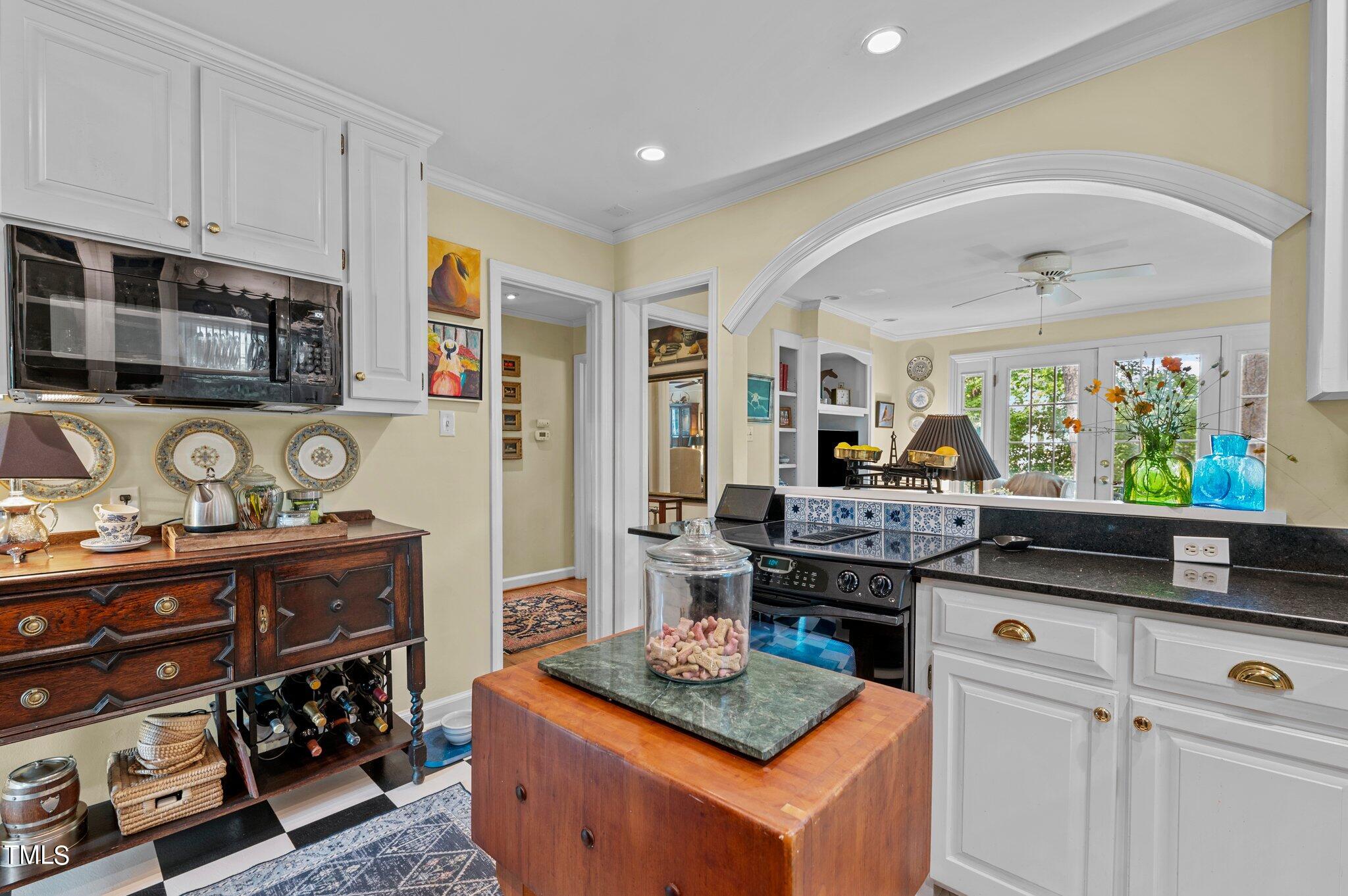 301 Hudson Street Raleigh, NC 27608 - Photo 14 of 36 40-web-or-mls-DSC_1635