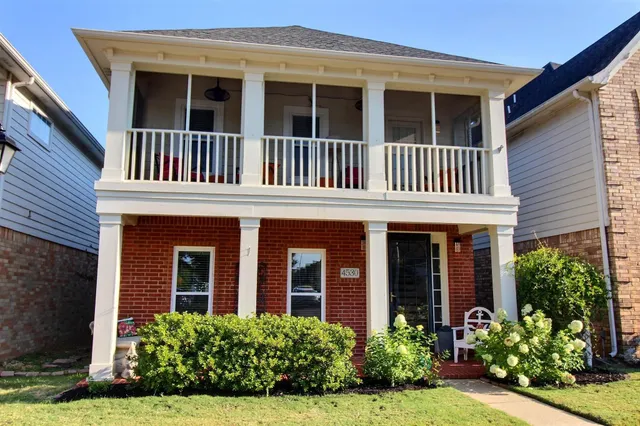 a view of front of a house