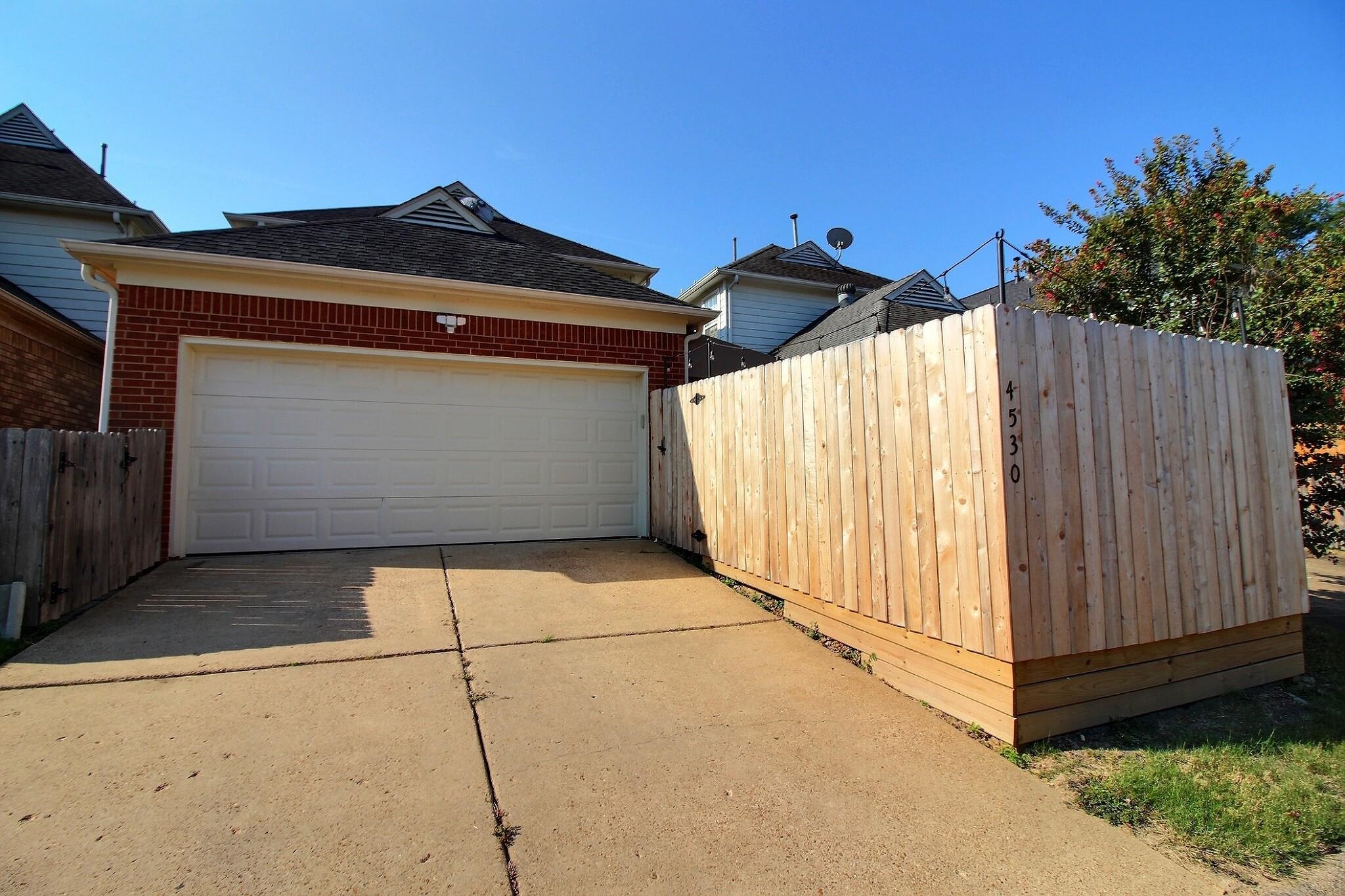 4530 Park Ridge Parkway Collierville, TN 38017 - Photo 27 of 27 a view of a garage of the house