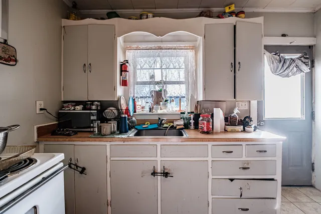 $299,000 | 673 River Avenue, Gardiner, ME 04359