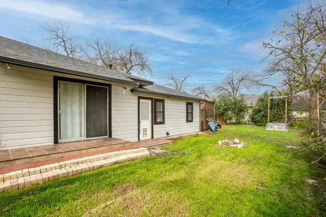 $2,100 | 803 Peach Street, Seguin, TX 78155