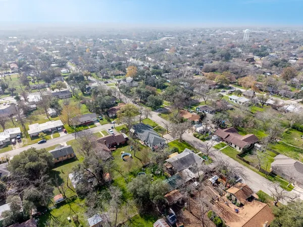 $2,100 | 803 Peach Street, Seguin, TX 78155