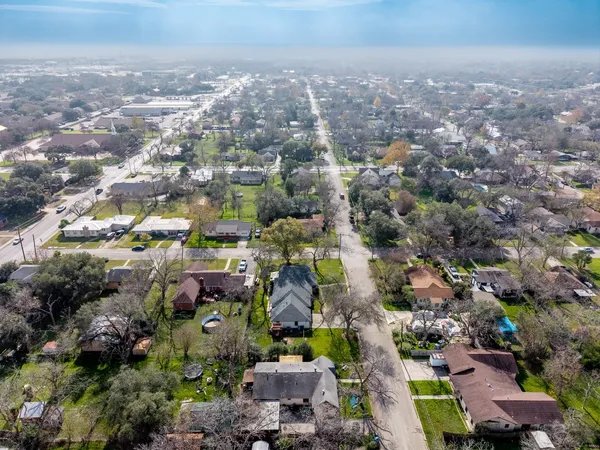 $2,100 | 803 Peach Street, Seguin, TX 78155