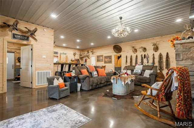 $325,000 | 4907 State Hwy TT, Zalma, MO 63787