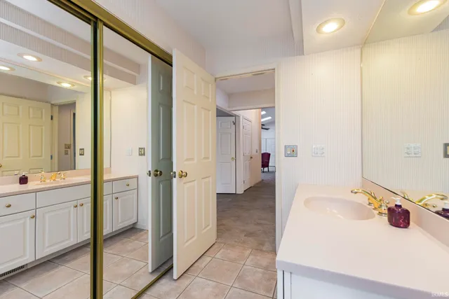 $524,900 | 727 South County Road 100, Hartford City, IN 47348