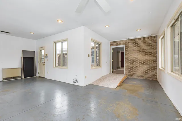 $524,900 | 727 South County Road 100, Hartford City, IN 47348