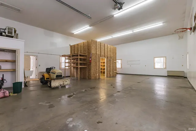 $524,900 | 727 South County Road 100, Hartford City, IN 47348