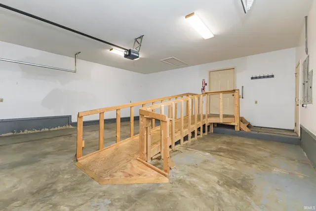 $524,900 | 727 South County Road 100, Hartford City, IN 47348