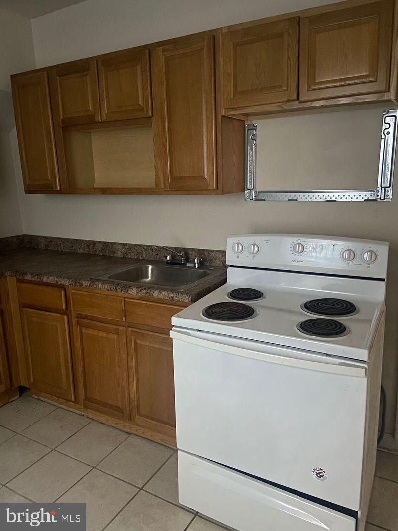 67 East Collom Street Philadelphia, PA 19144 - Photo 4 of 6 a utility room with dryer and washer