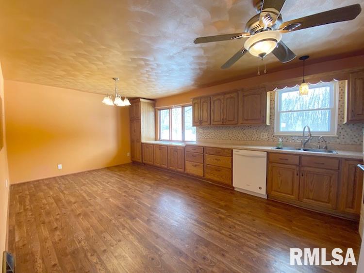 25965 North Boat Dock Road Canton, IL 61520 - Photo 3 of 31