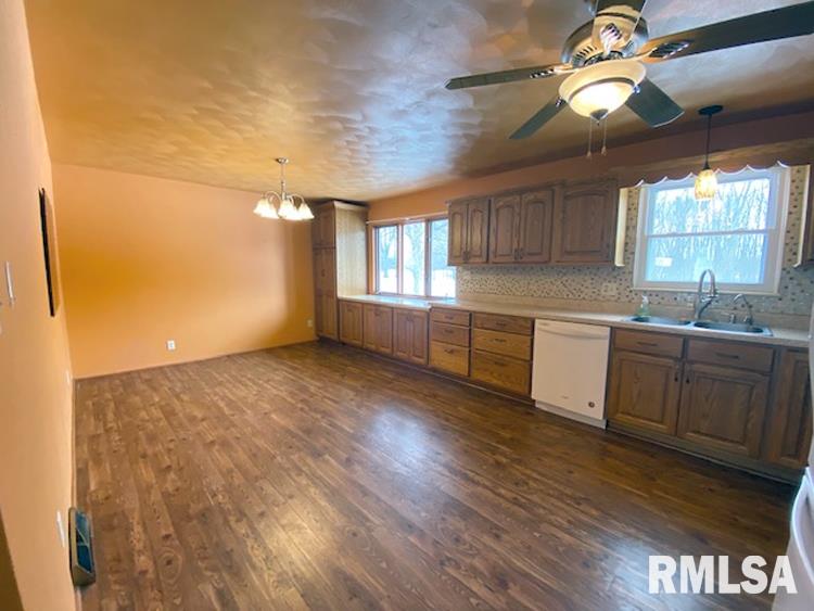 25965 North Boat Dock Road Canton, IL 61520 - Photo 4 of 31