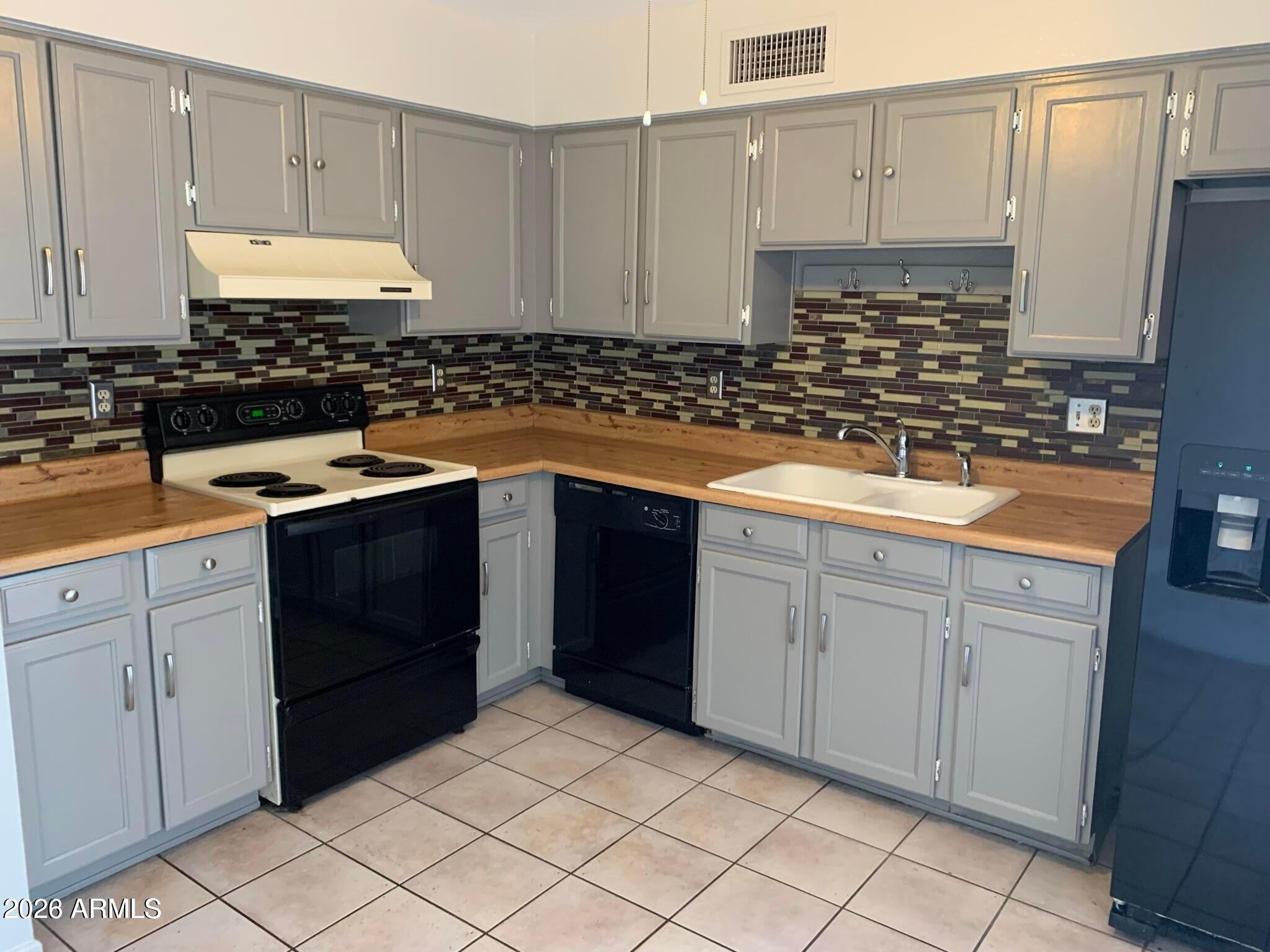 1329 South Allen Mesa, AZ 85204 - Photo 3 of 10 20231214180101762107000000-o