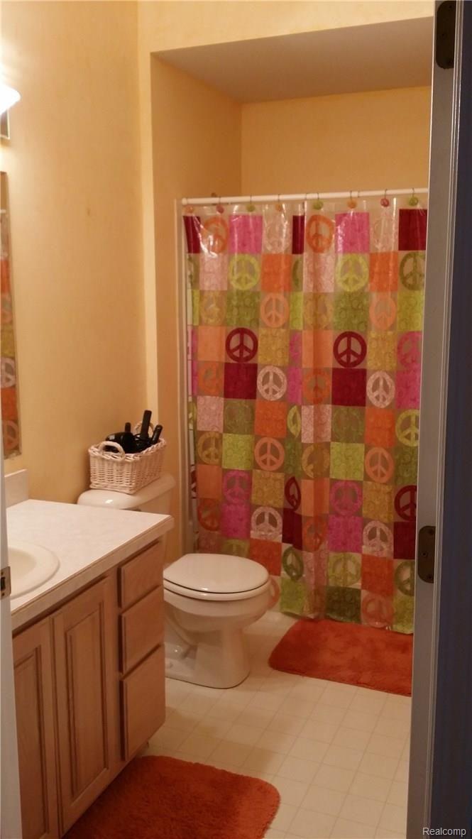 17201 Hickory Ridge Road Holly, MI 48442 - Photo 21 of 28 Full Bath 2.jpg
