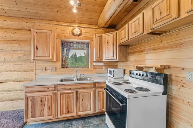 $349,900 | 5177 Goah Way, Springdale, WA 99173