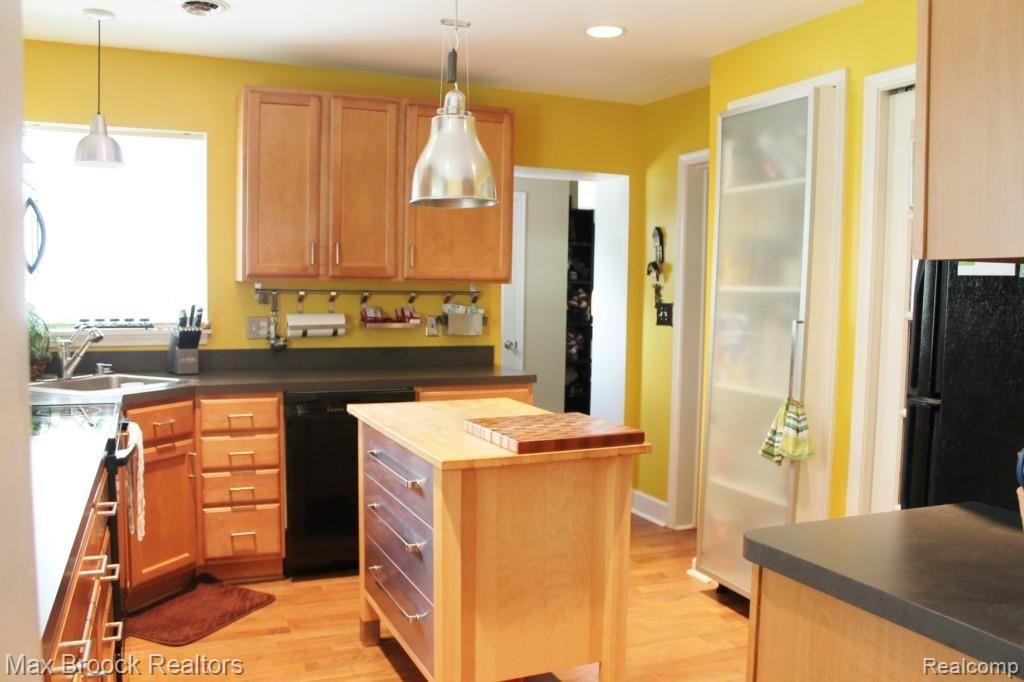 4024 West Webster Road Royal Oak, MI 48073 - Photo 12 of 30 IMG_4767.jpg