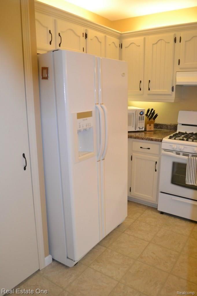 6833 Hatchery Road Waterford, MI 48327 - Photo 5 of 21 DSC_2731.jpg