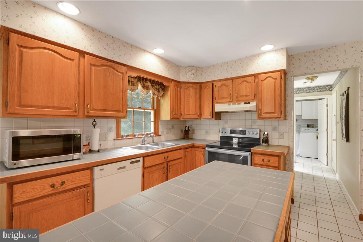 1003 Hartman Road Reading, PA 19606 - Photo 10 of 26