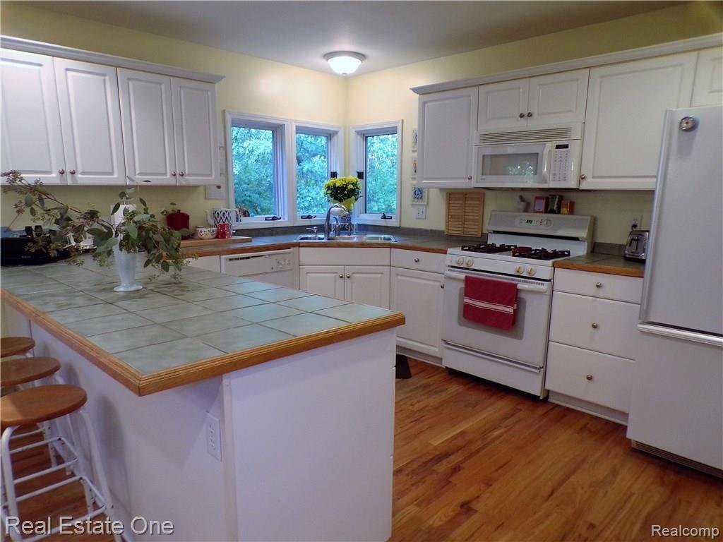 1233 School Road Rochester Hills, MI 48307 - Photo 25 of 28