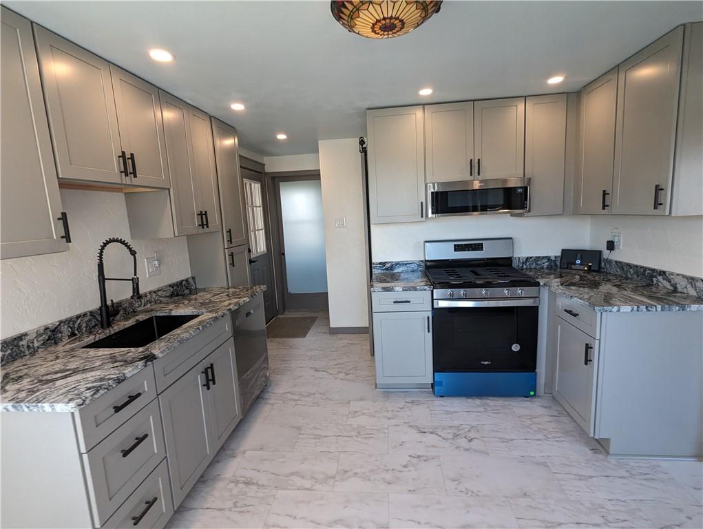 4236 Greenridge Road Pittsburgh, PA 15234 - Photo 12 of 33 Gallery Image 12