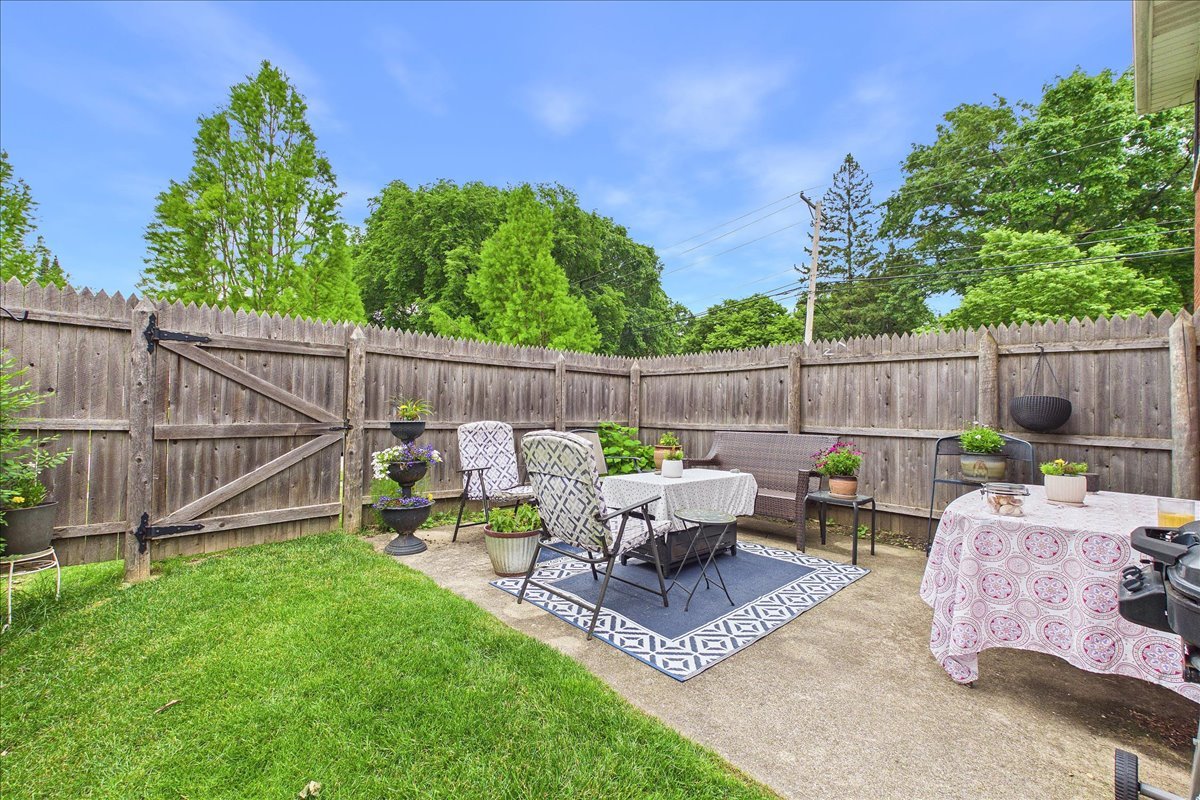 40 South Maywood Road, Unit 40 Lake Forest, IL 60045 - Photo 15 of 25