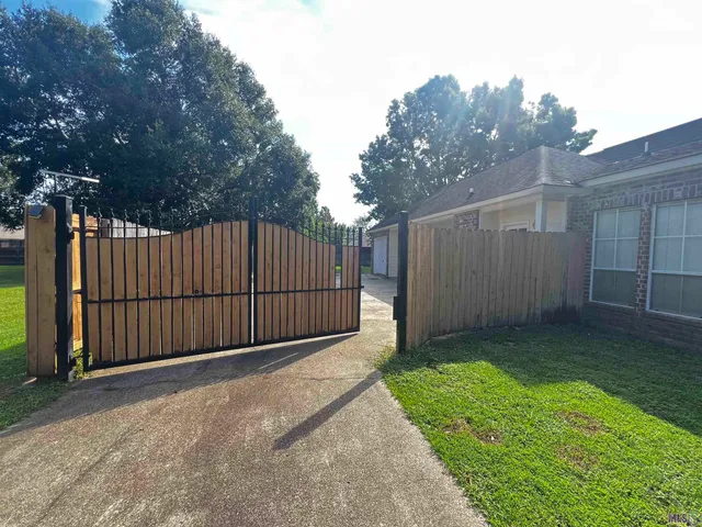 $2,495 | 6011 Riverbrook Drive, Baton Rouge, LA 70820