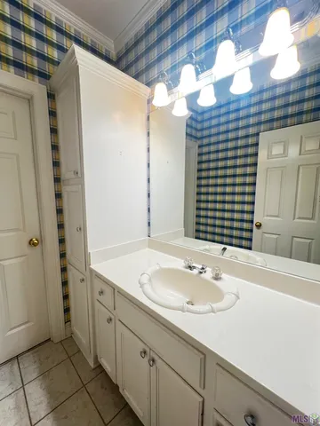 $2,495 | 6011 Riverbrook Drive, Baton Rouge, LA 70820