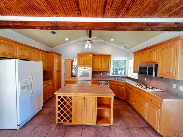 $2,495 | 6011 Riverbrook Drive, Baton Rouge, LA 70820