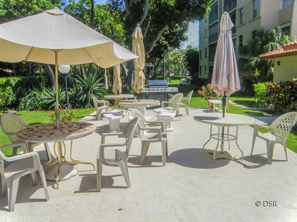 1111 South Ocean Boulevard, Unit 123 Boca Raton, FL 33432 - Photo 30 of 32 Picnic Area