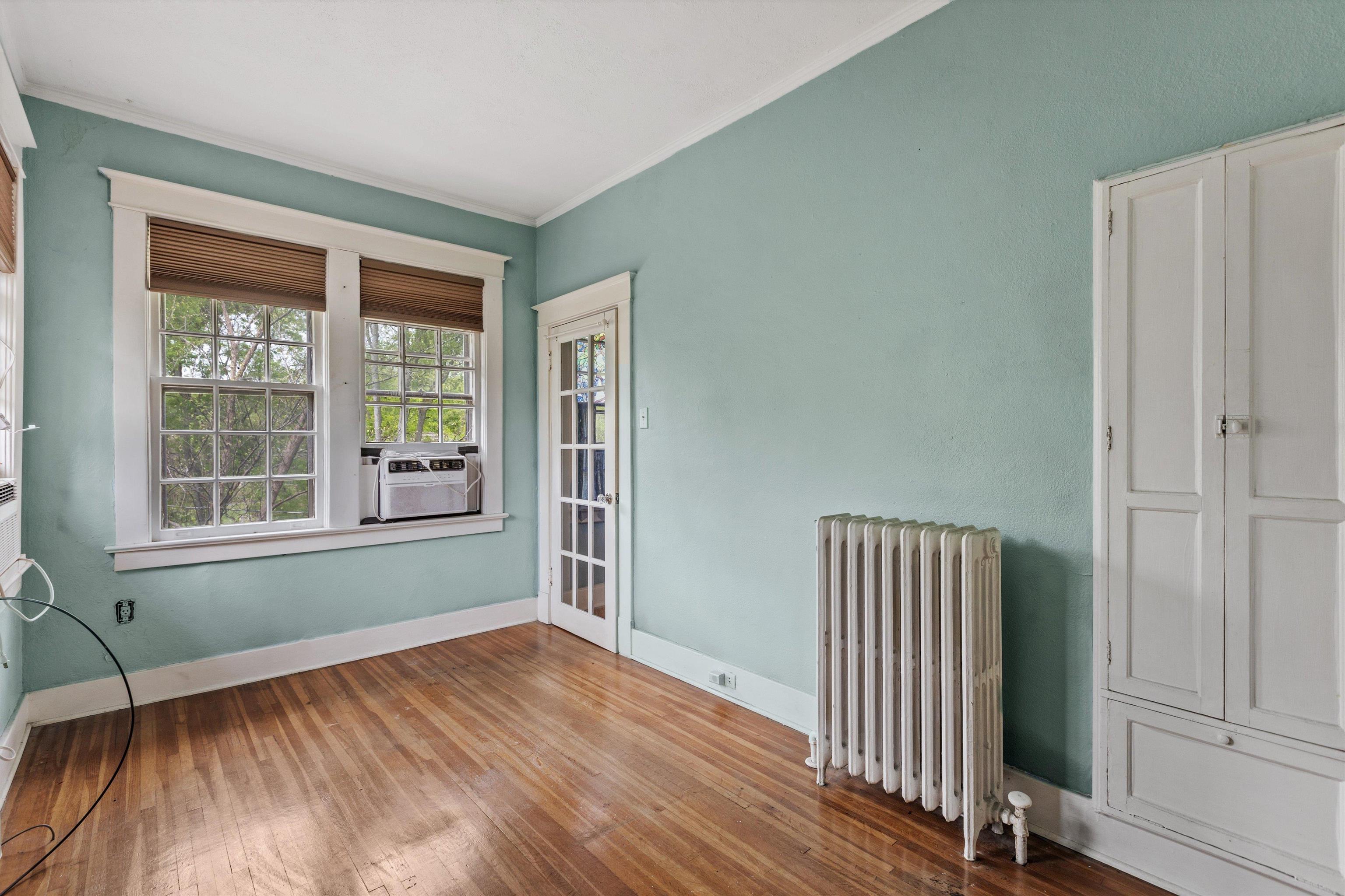 569 North Trezevant Street Memphis, TN 38112 - Photo 17 of 26 an empty room with wooden floor and windows