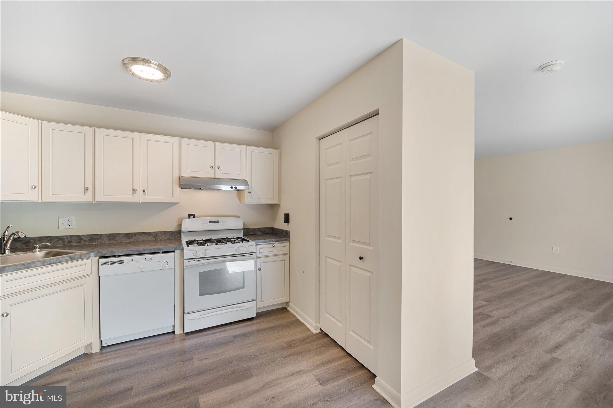 3142 Brinkley Road, Unit 6T3 Temple Hills, MD 20748 - Photo 9 of 33