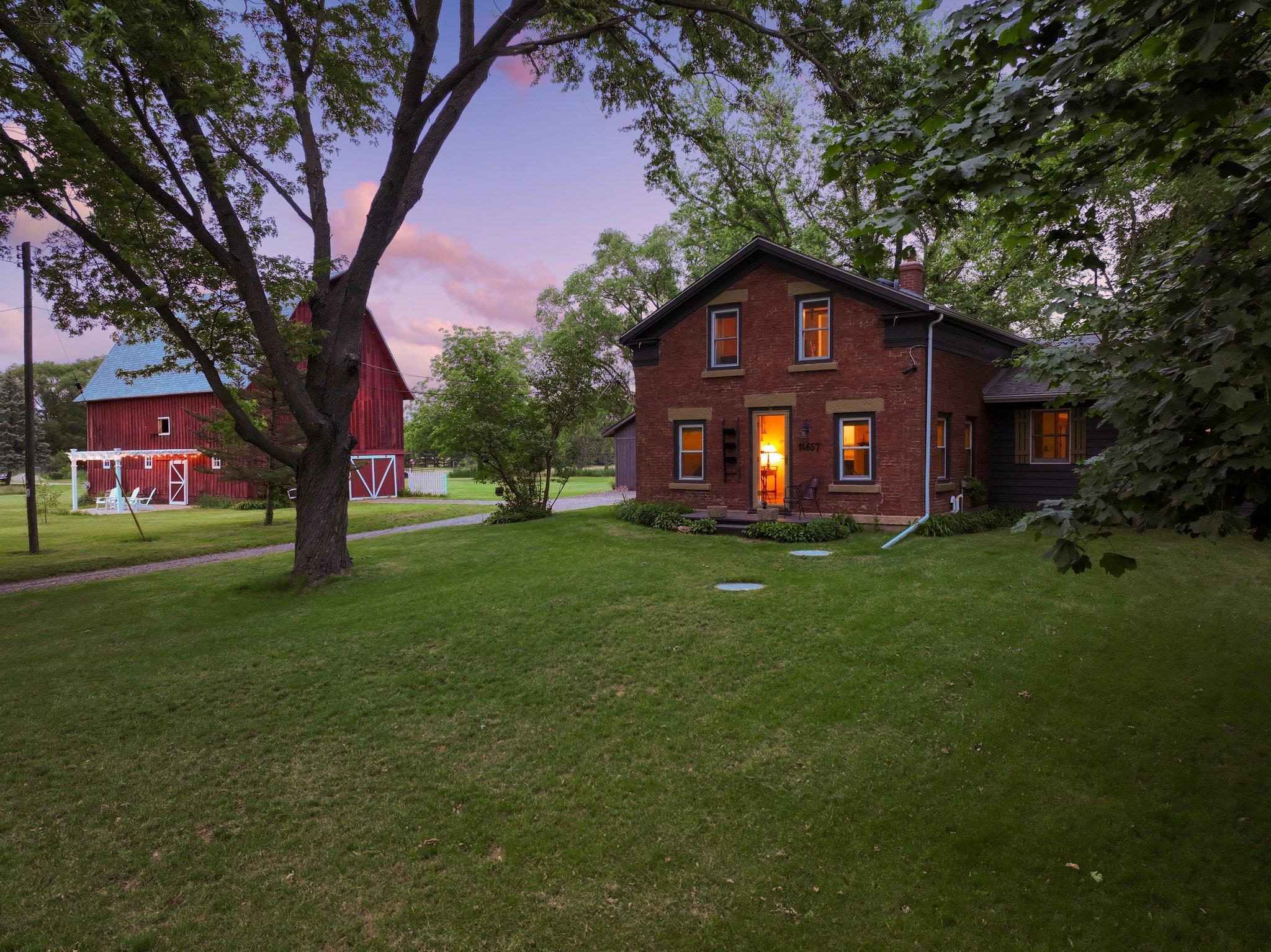 14657 Prairie Road Rockton, IL 61072 - Photo 10 of 55 a front view of a house with garden