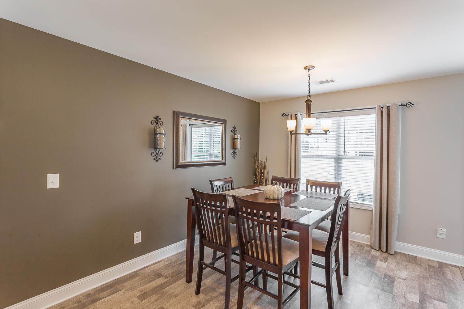 196 Village Way Southwest Calhoun, GA 30701 - Photo 7 of 20 196 Village Way HD -26