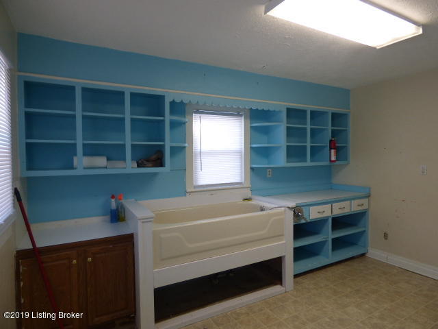 890 North Bardstown Road Mount Washington, KY 40047 - Photo 13 of 18 890 Kitchen 2