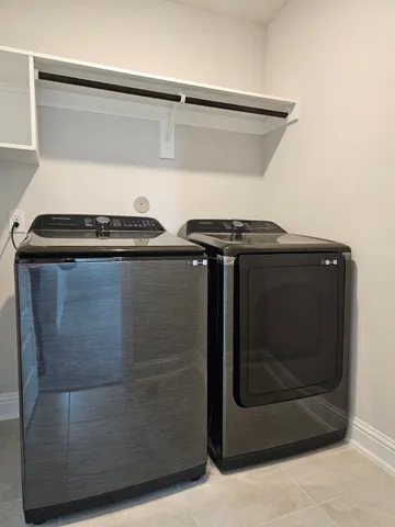 a view of a back yard