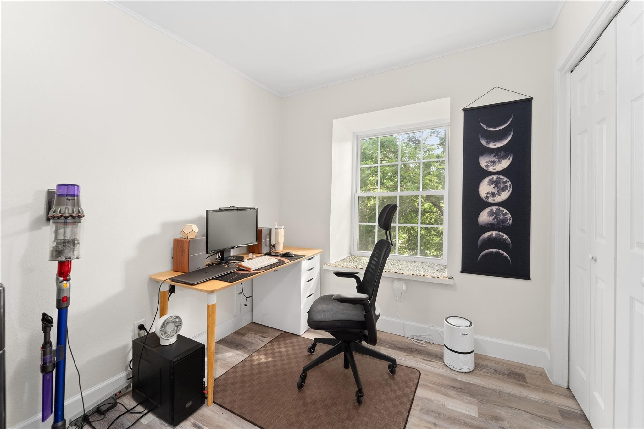 8223 Kingsbrook Road, Unit 212 Houston, TX 77024 - Photo 5 of 10 a view of a workspace with furniture and a window