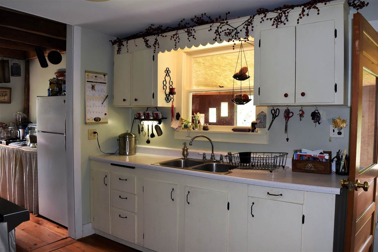 398 Parker Road Pittsford, VT 05763 - Photo 2 of 40