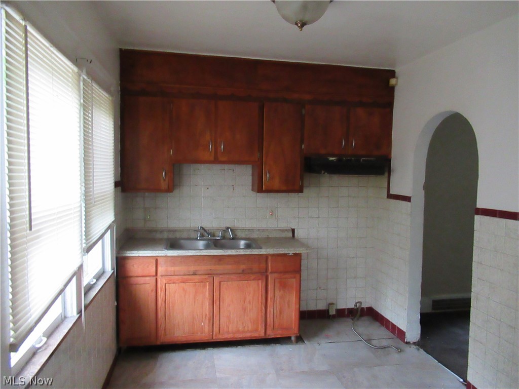 839 London Road Cleveland, OH 44110 - Photo 10 of 35