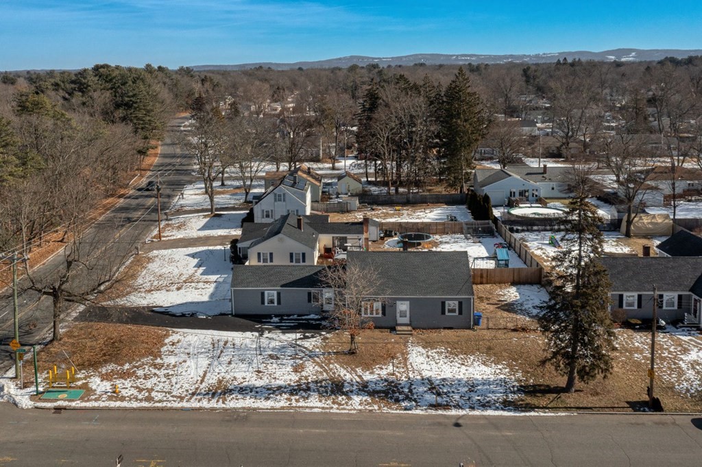 139 Maebeth Street Springfield, MA 01119 - Photo 4 of 42 Gallery Image 4