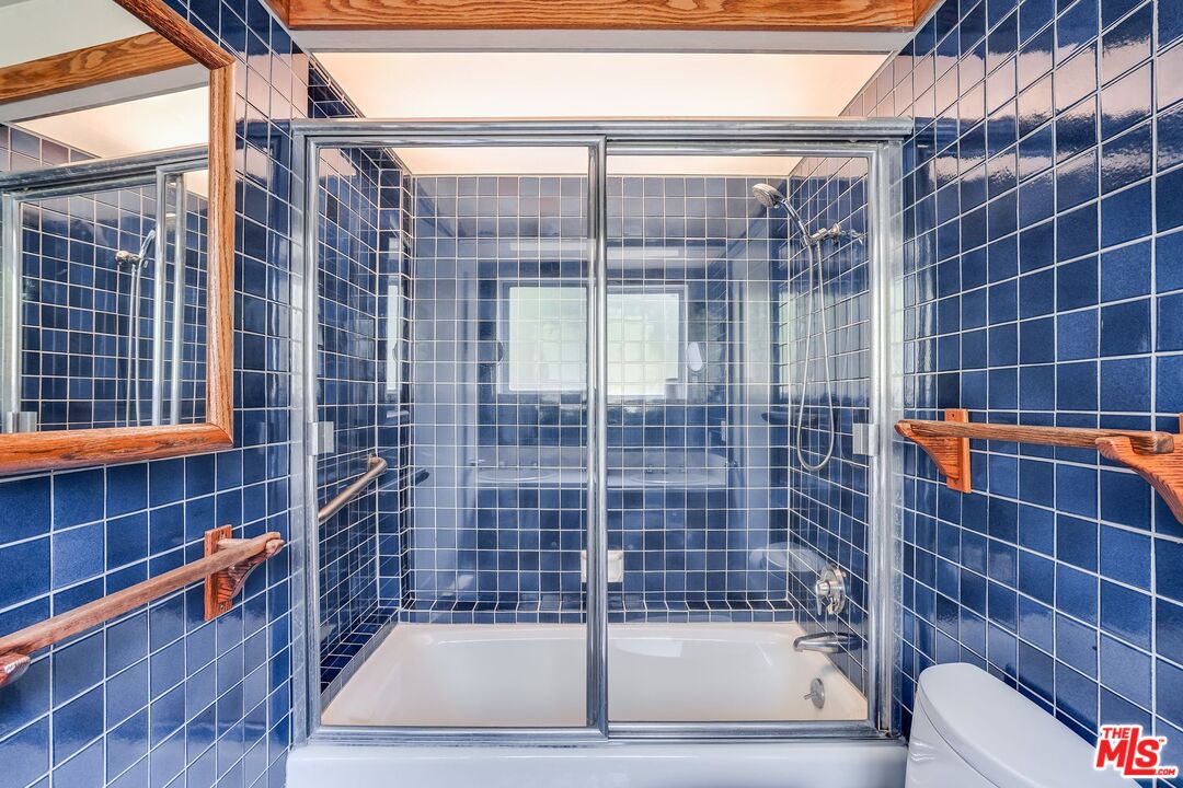 30800 Broad Beach Road Malibu, CA 90265 - Photo 22 of 27 a bathroom with a shower