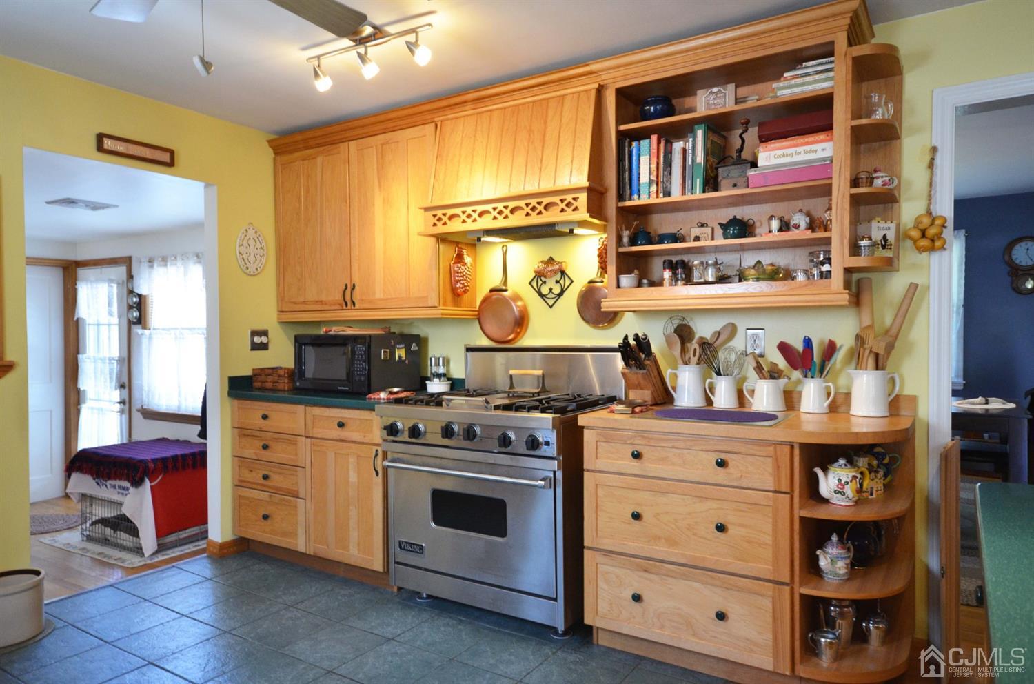 317 New Durham Road Piscataway, NJ 08854 - Photo 3 of 24 Gallery Image 3