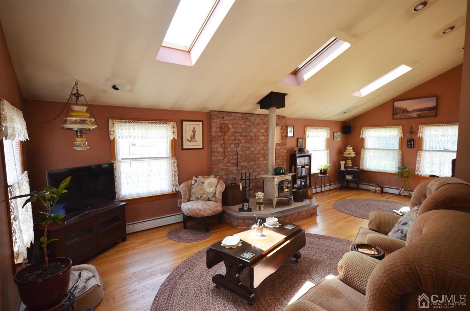 317 New Durham Road Piscataway, NJ 08854 - Photo 7 of 24 Gallery Image 7