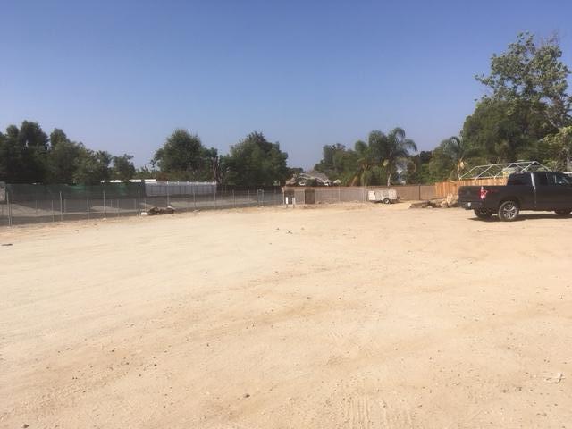 Fourl Rd Road Santa Clarita, CA 91321 - Photo 4 of 7 a view of a lake view