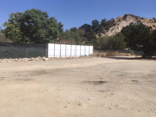 Fourl Rd Road Santa Clarita, CA 91321 - Photo 5 of 7 a view of dirt yard with a large tree