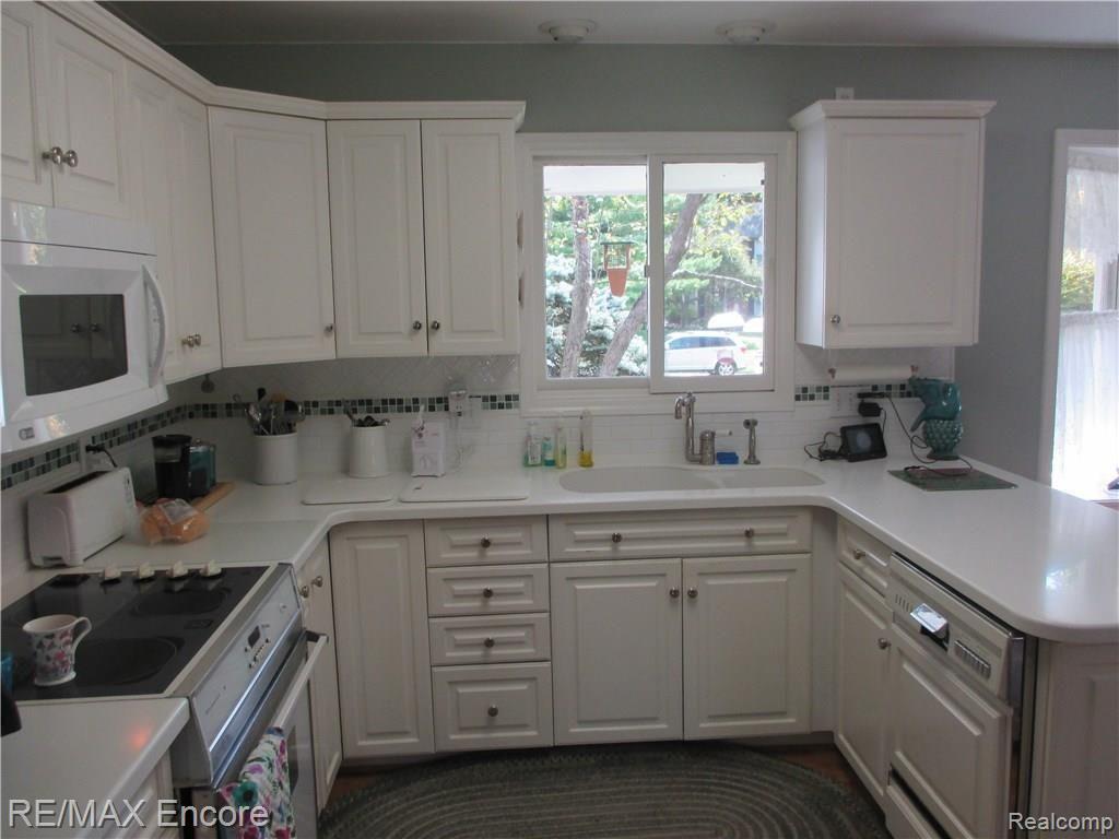 5196 Aintree Road Rochester, MI 48306 - Photo 9 of 37 17.JPG