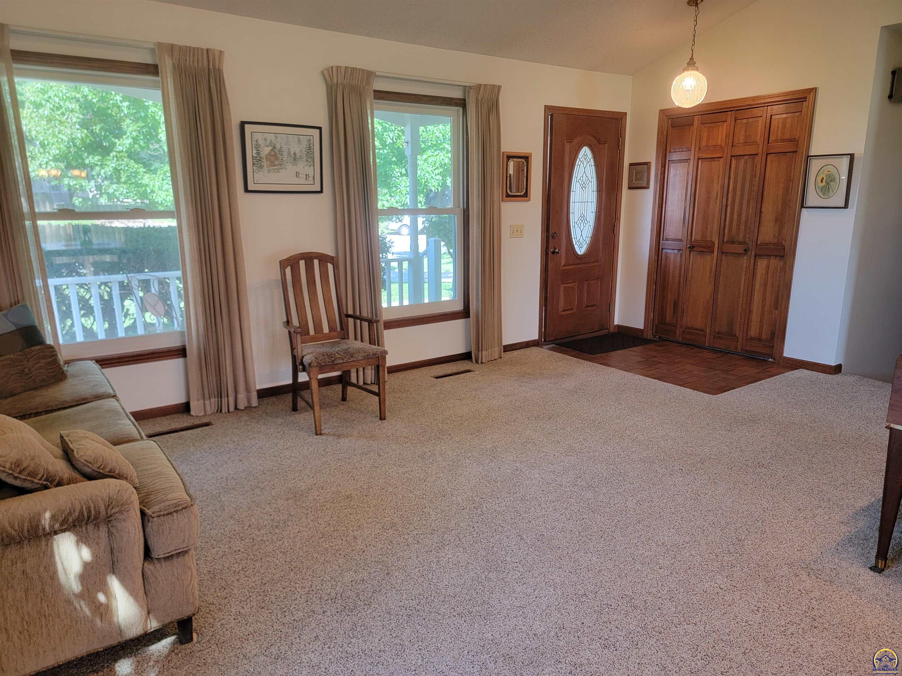 2002 Schaeffer Way Emporia, KS 66801 - Photo 6 of 28