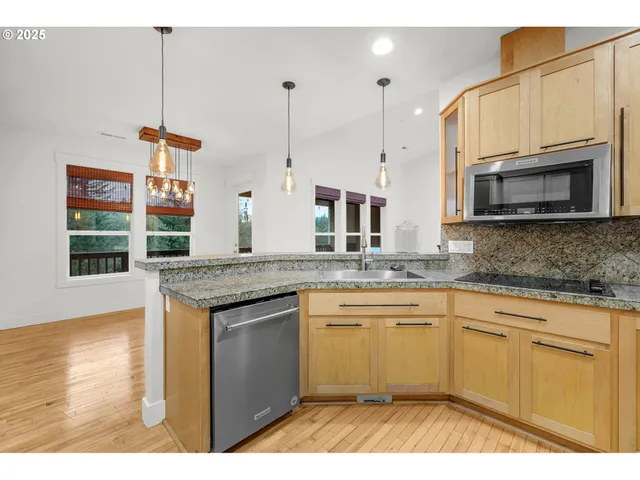 $899,900 | 18308 Northeast Neer Circle, Amboy, WA 98601