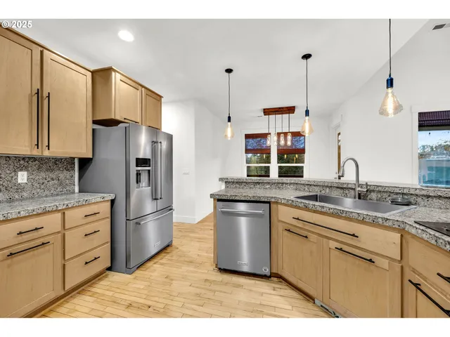 $899,900 | 18308 Northeast Neer Circle, Amboy, WA 98601