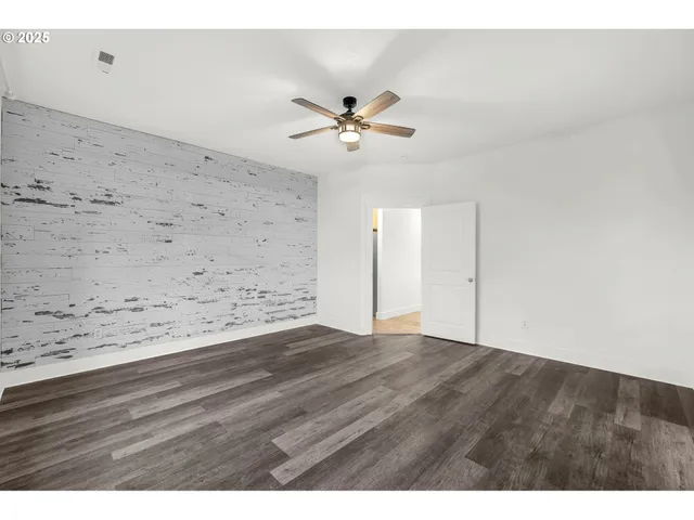 $899,900 | 18308 Northeast Neer Circle, Amboy, WA 98601