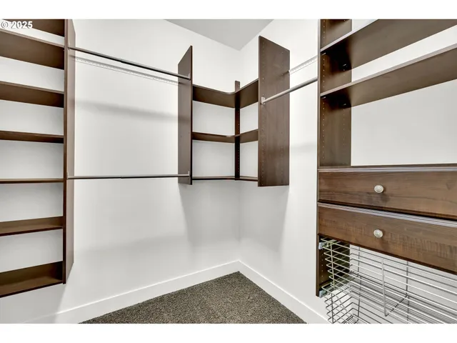 $899,900 | 18308 Northeast Neer Circle, Amboy, WA 98601